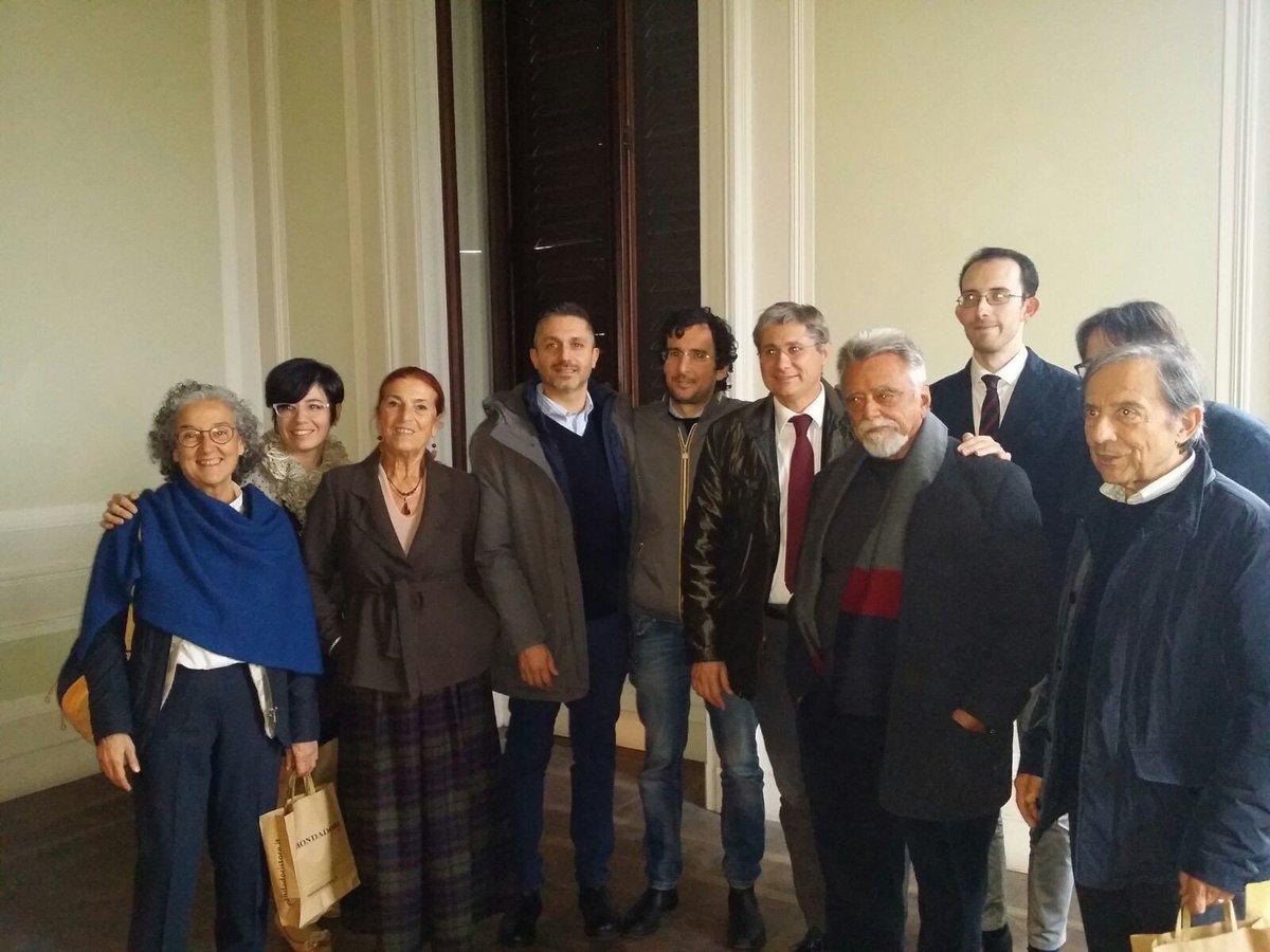 marco_salogni's tweet photo. Alla @microeditoria con l'on. Achille #Occhetto e la moglie sen. Aureliana #Alberici per la presentazione del libro: "Pensieri di un ottuagenario". #Chiari #Brescia #Lombardia #Microeditoria #Cultura #Libri https://t.co/0iG4ckL1ZJ