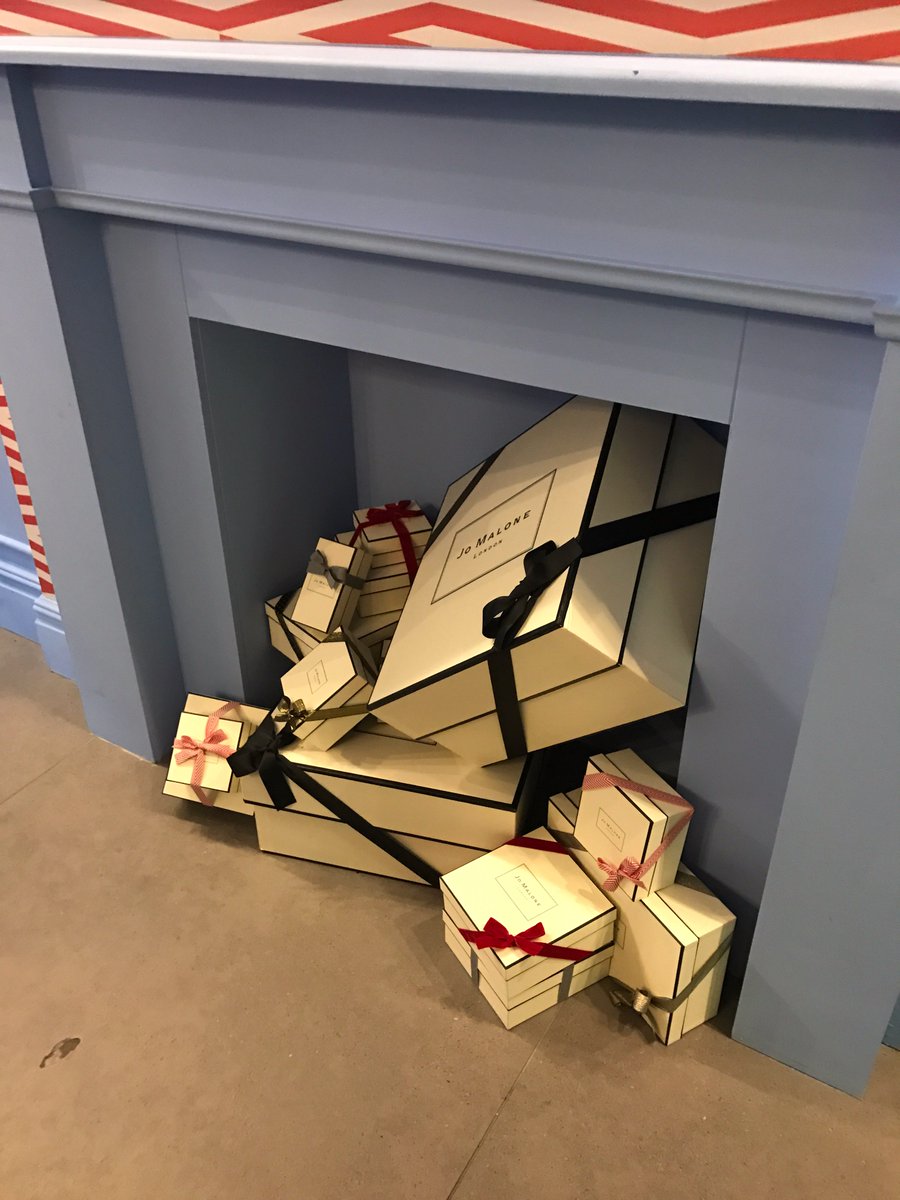 MandFMagazine's tweet photo. We visited the new @JoMaloneLondon pop-up boutique for gifting ideas 🤶
Open at 6 Mortimer Street #Fitzrovia until 23 December! https://t.co/ALVqgsFVJI