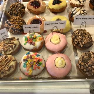 MarriottMyrtle's tweet photo. Donut mess around! Visit The Market Common for a decadent treat! 📸 loricreech https://t.co/7B7YxYLS2G