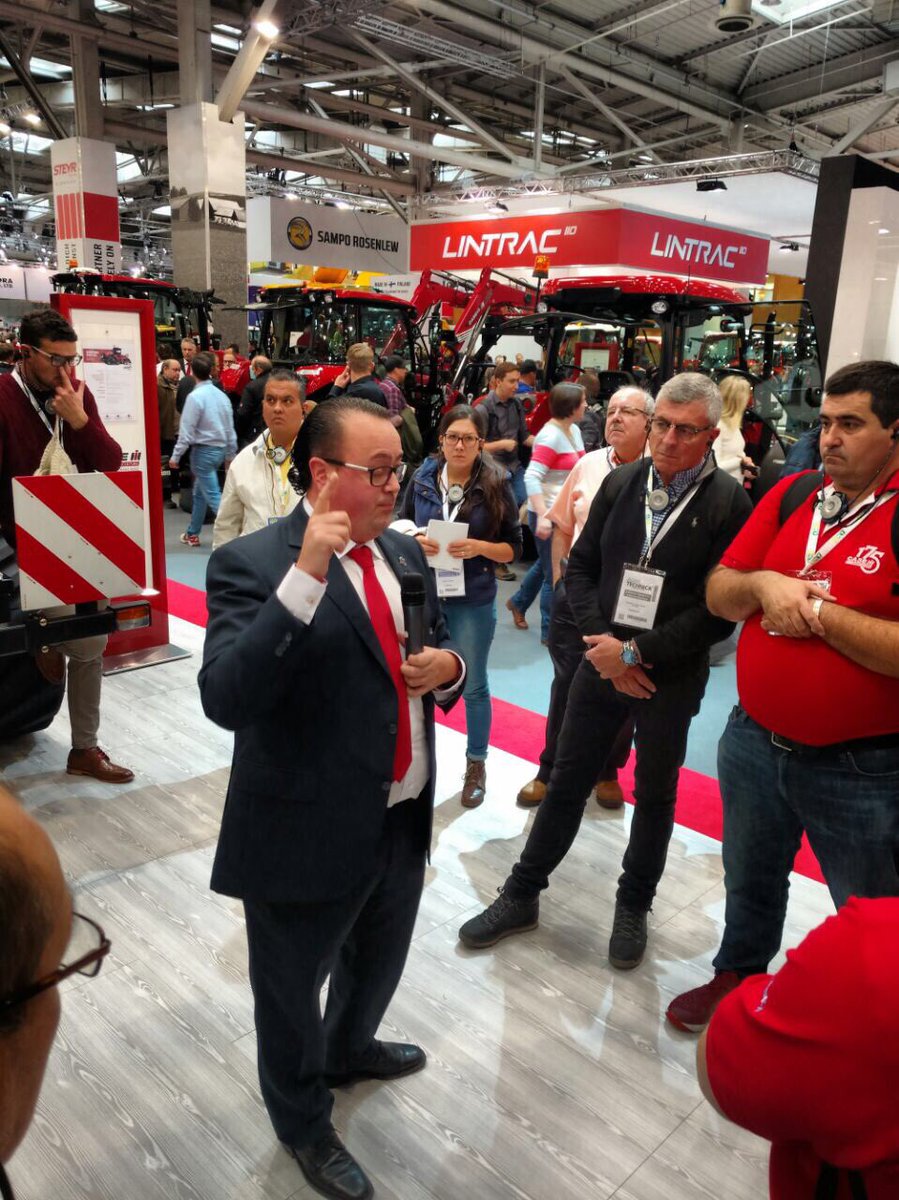 CaseIHArg's tweet photo. ¡Finalizó nuestro viaje por Europa junto a nuestros clientes!
Recorrimos la #FeriaAgritechnica en Hannover, (Alemania) visitamos la fábrica en Saint Valentin (Austria), la planta de FPT de nuestros motores (Italia) y la Scuola Di Agraria en la Universidad de Bologna. 

#CaseIH https://t.co/Z1ULAp6IQA