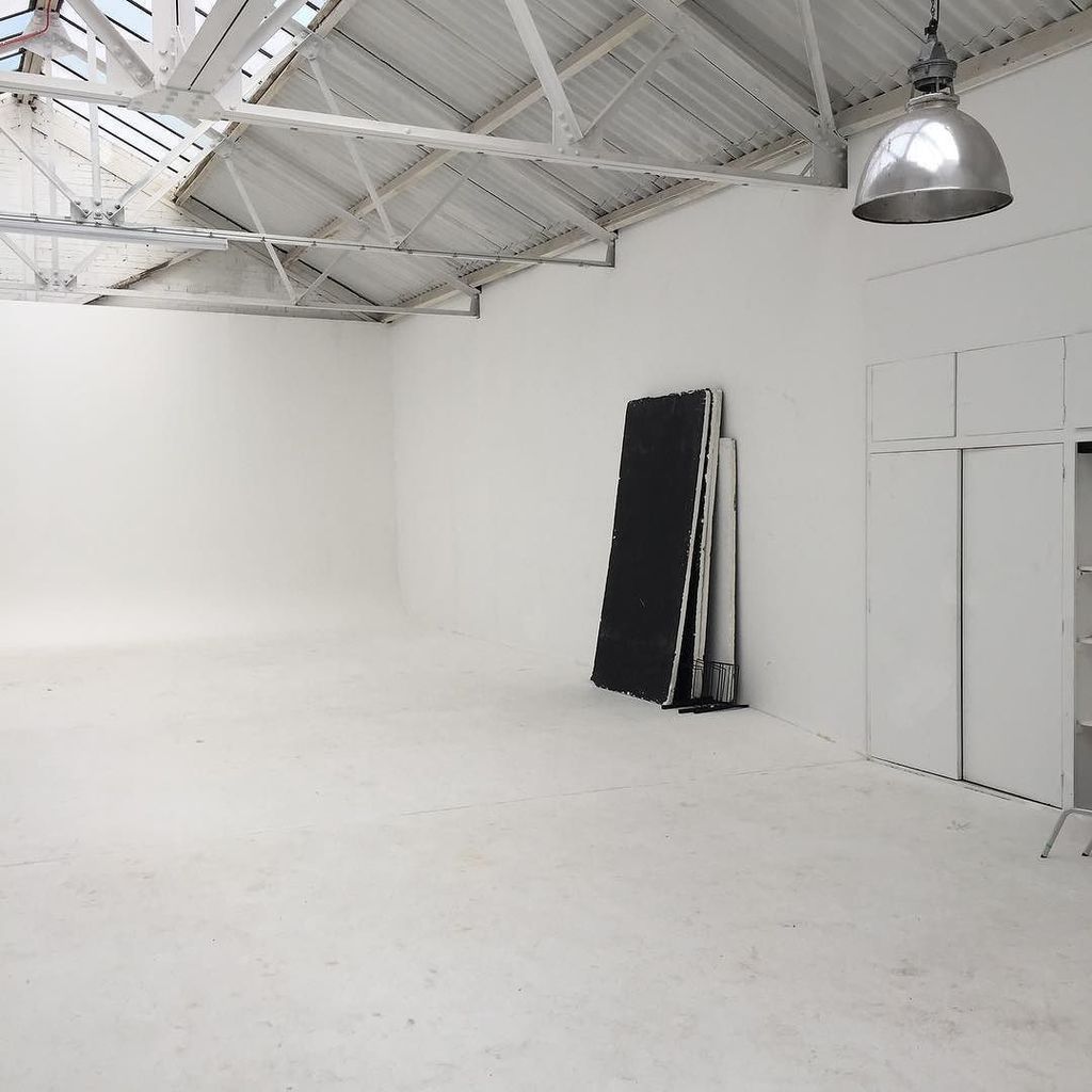 How about <a href="/chillicheezeldn/">ChilliCheeze</a> studio for a future music video?? What an awesome place packed with cool people. #musicvideo #studio #whiteroom #photography #photoshoot #insta #instagram #instagramers #instagood #instacool #instapic #instagrammers #instamusic… ift.tt/2B3vOet