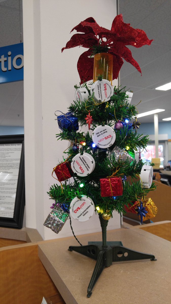 selizabethge's tweet photo. Store 00386 decked the halls! Happy holidays from #region36 🎉🎅🎄💚 @dwsanfordcvs @BrianMay_CVS @rxrhi83 @djamescvs @VickieTrapeni https://t.co/DmZE3vPxpA