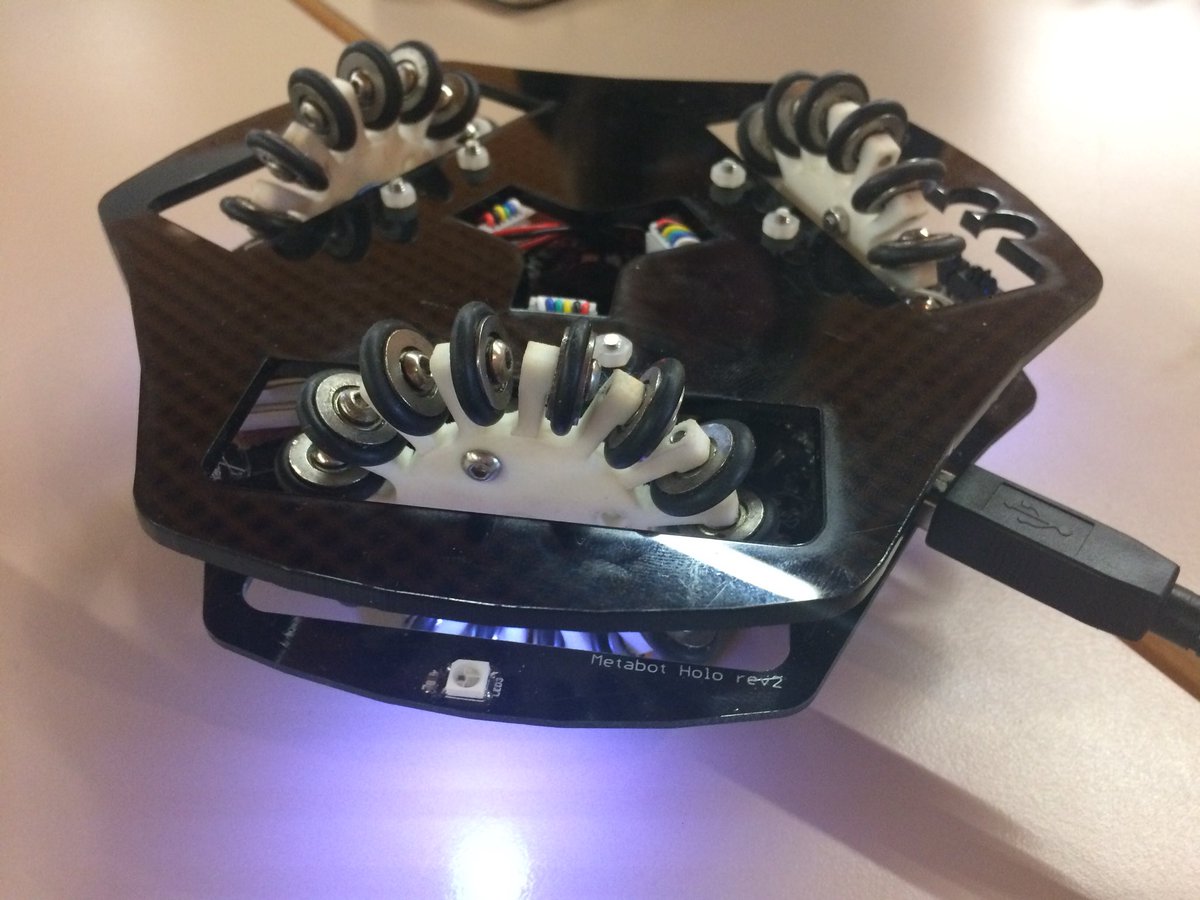 IsabelleDepaire's tweet photo. Quel est donc ce robot insolite ? Aux roues si sophistiquées ? Métabot-HOLO un nouveau-venu dans la collection « haute-couture » des Métabots du LABRI @RhobanRobots https://t.co/xQzJyKMY4h