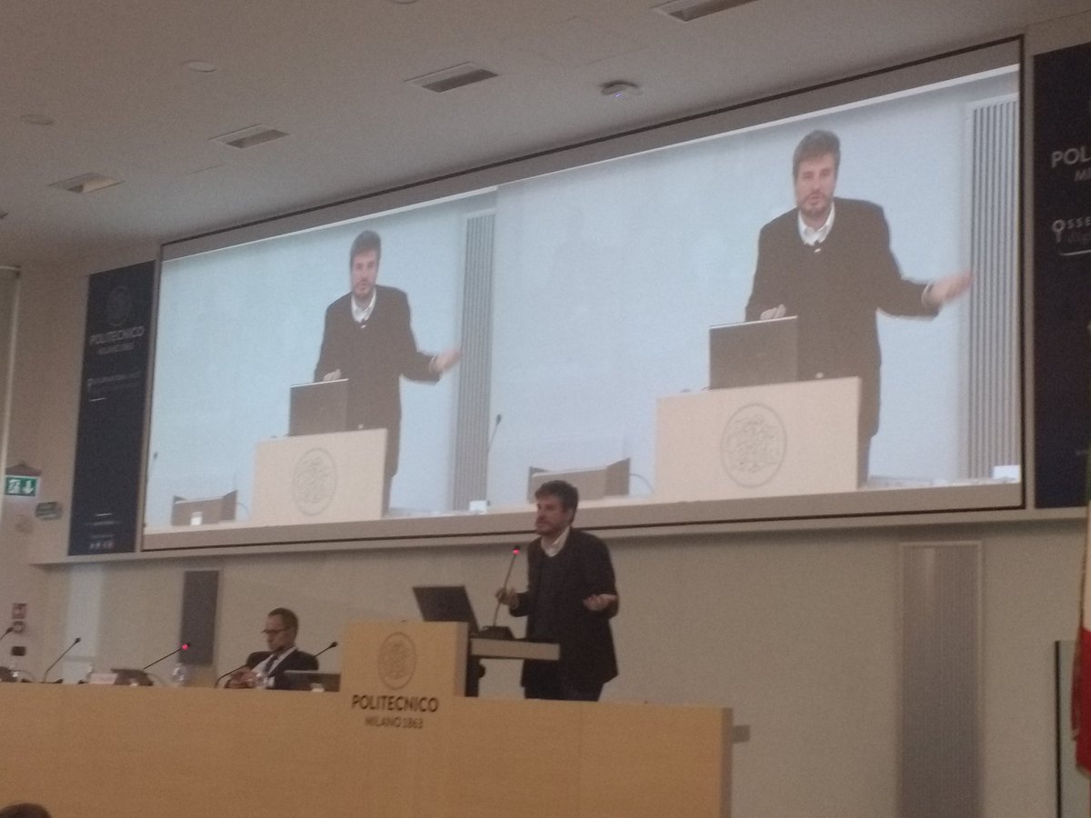 andrea_gioia's tweet photo. @fgianferrari di @quantycabi  e blindata.io si sta facendo in tre per spiegare gli impatti del #gdpr sul mondo #bigdata qui al #OBDA17 https://t.co/zqaUm6rStt