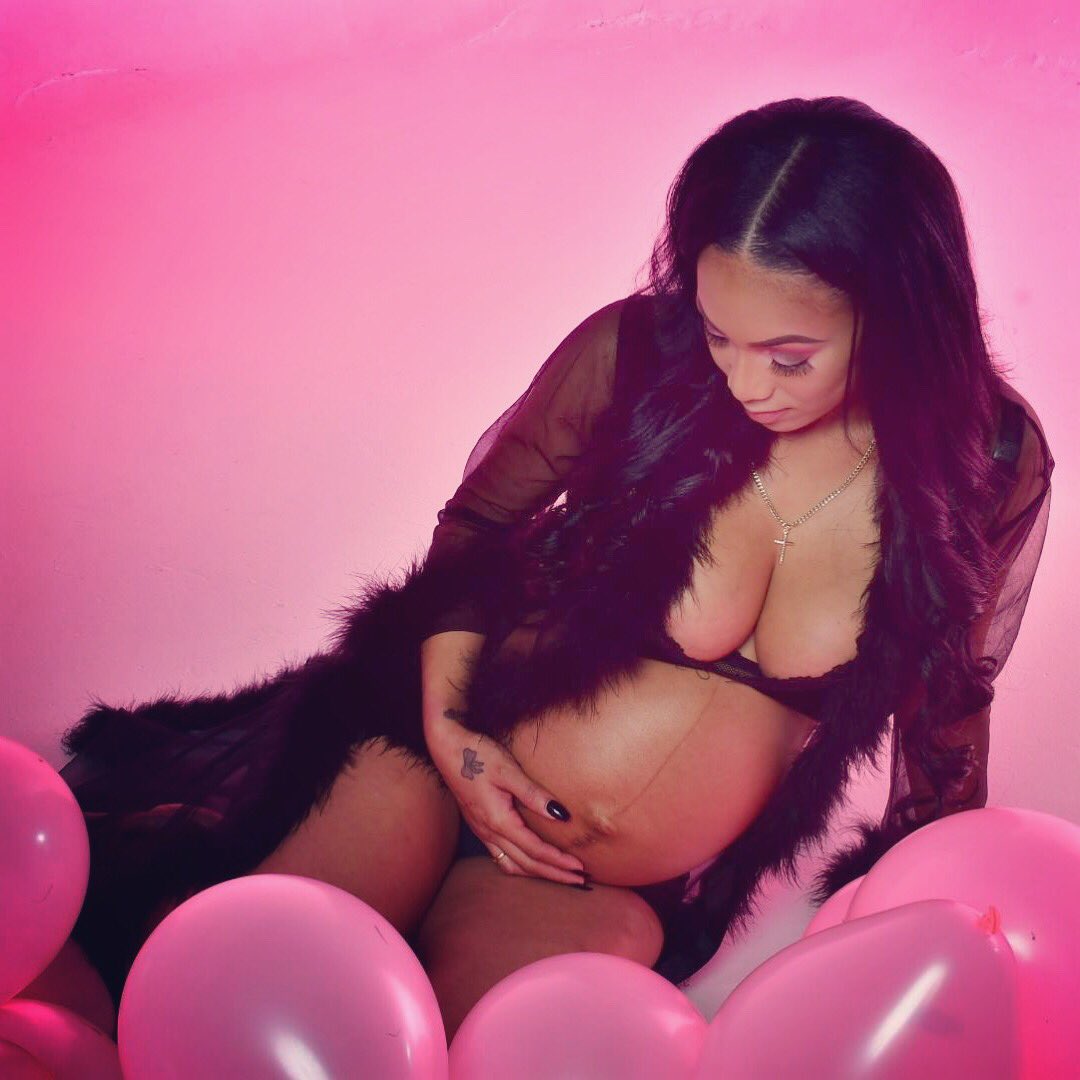 Badd2_ThaBoNe's tweet photo. More photos from my maternity shoot featuring Baby Bump Anei 💕 #maturnity #maturnityshoot #babybump Photographer: @nikondon Hair @dollhousextensionss @dredsallovamyhead Makeup: @kingmalimagic https://t.co/To1SW1AWQc
