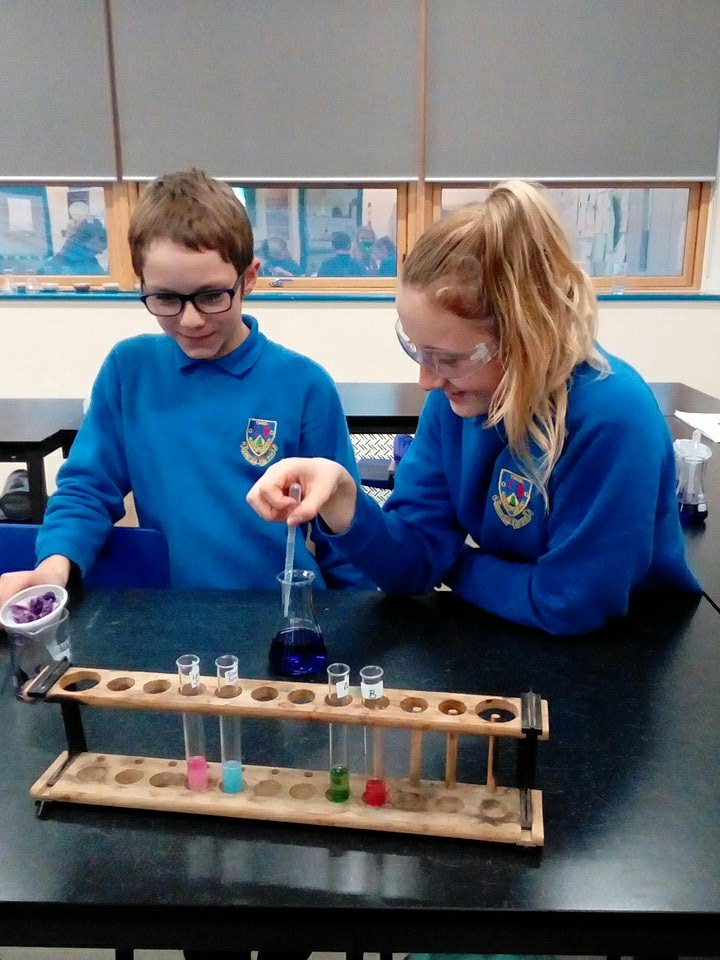 SciMaes's tweet photo. Making an indicator to test for acids and alkali @SciMaes https://t.co/5fs6m3HIhL