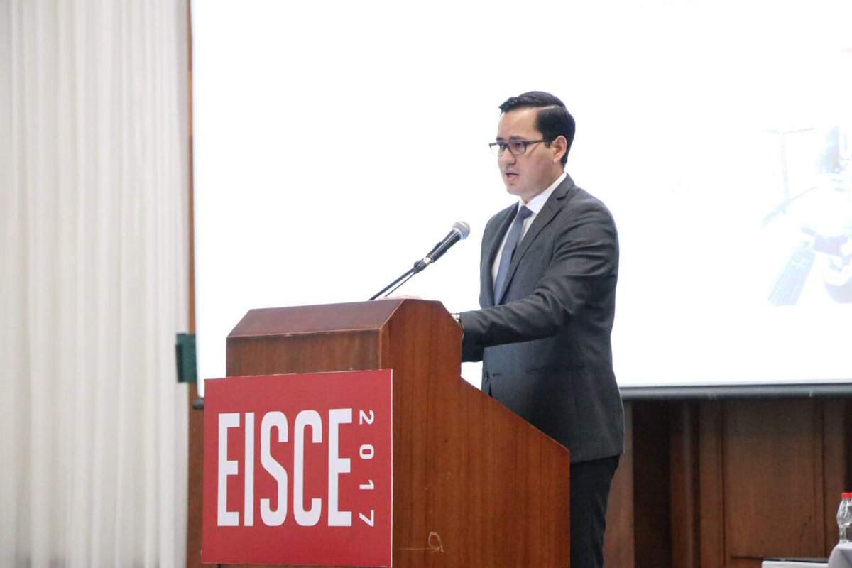 ECU911_'s tweet photo. Hemos trabajado de forma permanente para evitar llamadas falsas. Esto ha permitido reducir el mal uso del servicio de un 92% en 2012 a un 32% en 2017 @ASandovalEC en #EISCE2017 https://t.co/zgJimxvg2S