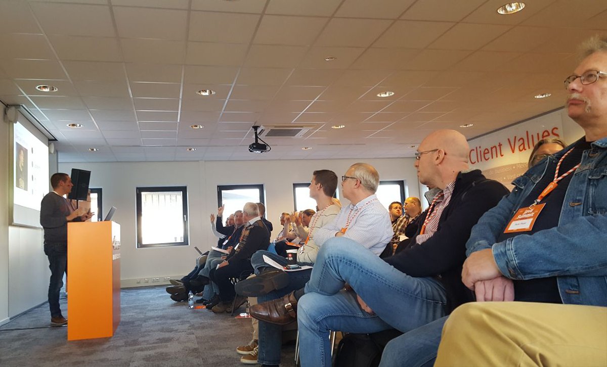 OfficialExperis's tweet photo. Het wordt al iets ingewikkelder! @bjschrijver over Microservices bij de Nederlandse Politie - we zien toch al wat meer vraagtekens in de oogjes. #sessie2 #idontcsharp #javasummit https://t.co/X9gmpfi410
