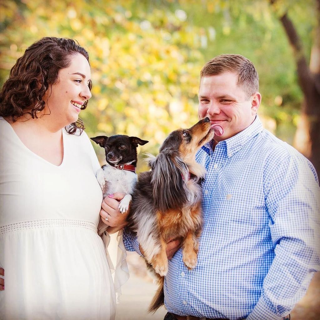 PalmettoDuo's tweet image. Puppy kisses!  #scengagementphotographer #finallyblock @mlm0291 ift.tt/2iFEP6A