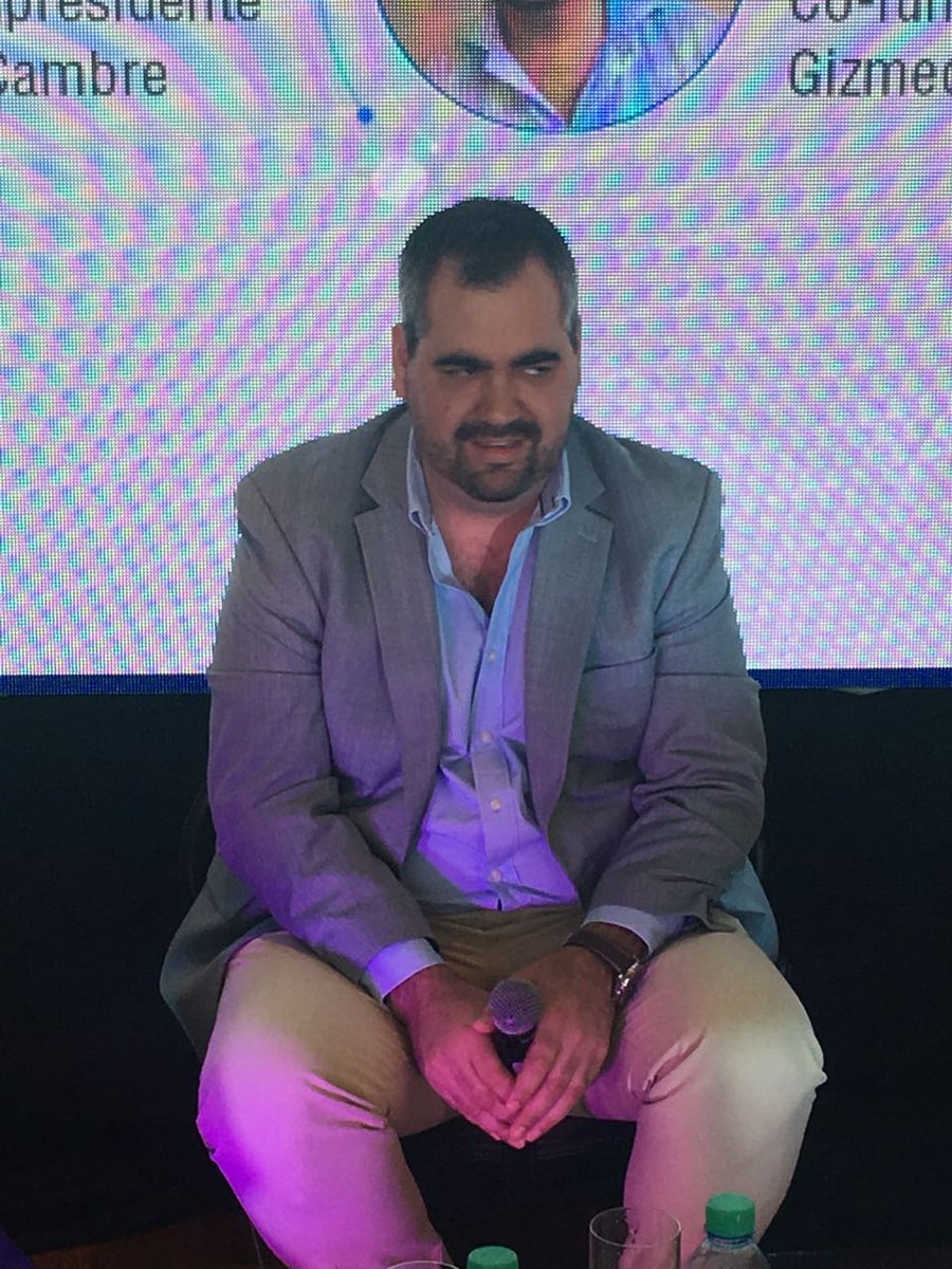 UNAJE's tweet photo. #Ahora: “Te tenes que adaptar, si querés tener buenos desarrolladores necesitás darles el espacio para que desarrollen libremente", dice @federicoares. https://t.co/pI5WvcI5EY