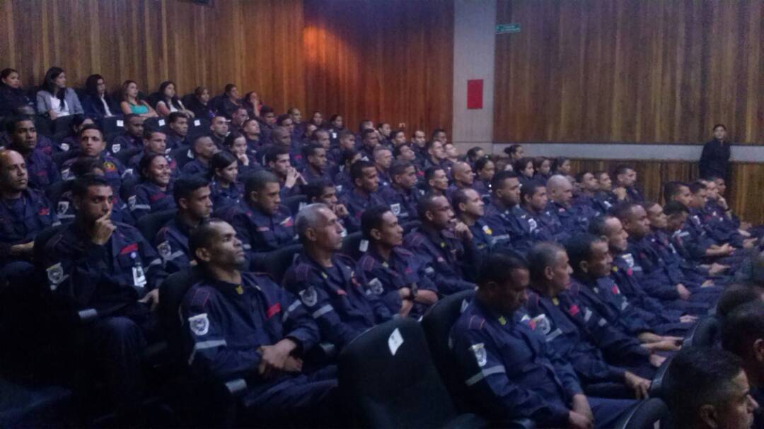 IAIM_VE's tweet photo. #Ahora inicia Misa de Acción de Gracia y Acto de Condecoración con motivo del 70 Aniversario de los Bomberos Aeronáuticos de @IAIM_VE https://t.co/Y8a6u3SVVR
