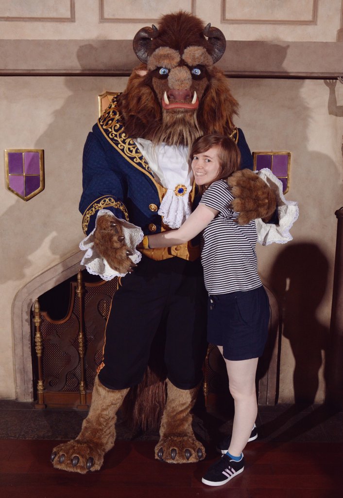 PancakeGabi's tweet photo. Hugs with Mr.Beast. 😊🥀 #WDW #WDWLarty https://t.co/IMlxct3RHT