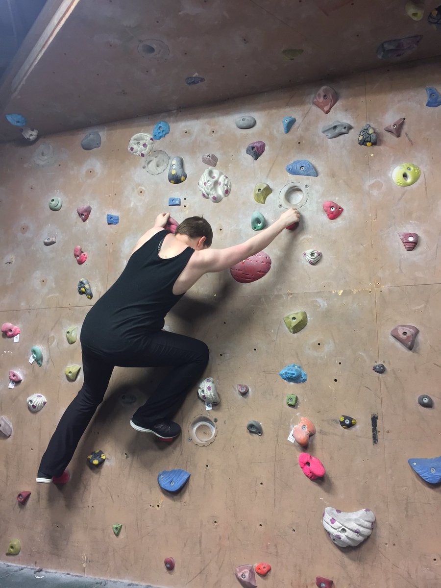 KFluffJ's tweet photo. Bouldering at the end of climbing club today! #beastmodeactivated #uoehousepoints @uoehp https://t.co/PTZADS7Ksu