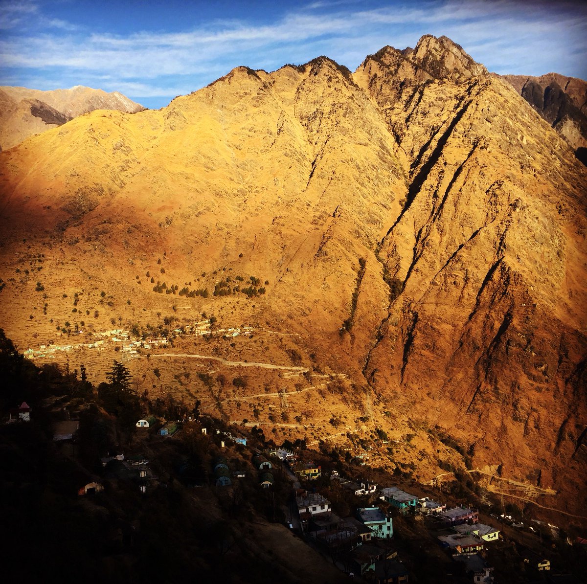 riteshchandekar's tweet photo. . “Go where you feel most alive.” 

#mountains #Himalayas #Uttarakhand #travelphotography #mountaincalling #travel #traveldiaries #annualpilgrimage #joshimath #winter #beforesnowfall #Nikon #nikonphotography #nikonp510 #india #NaturePhotography https://t.co/ESTV9eKS4j
