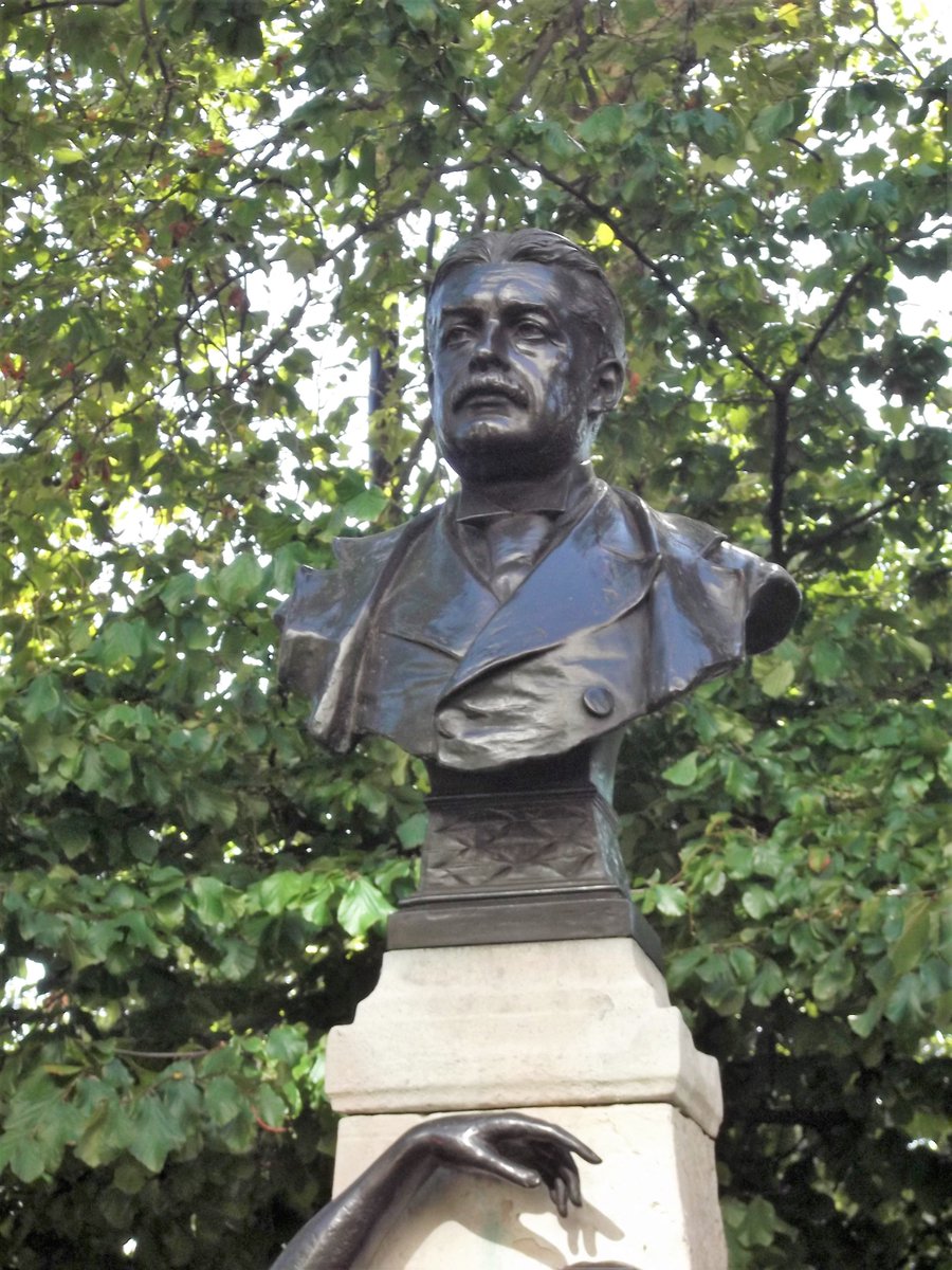 NicolaLisle1's tweet photo. Sir Arthur #Sullivan, best known as the composer of the #SavoyOperas, died #OTD in 1900, age 58. He was buried at @StPaulsLondon and a memorial statue erected @Vic_Emb_Gardens #GilbertandSullivan #theatrehistory https://t.co/ZwaPMFWbBs