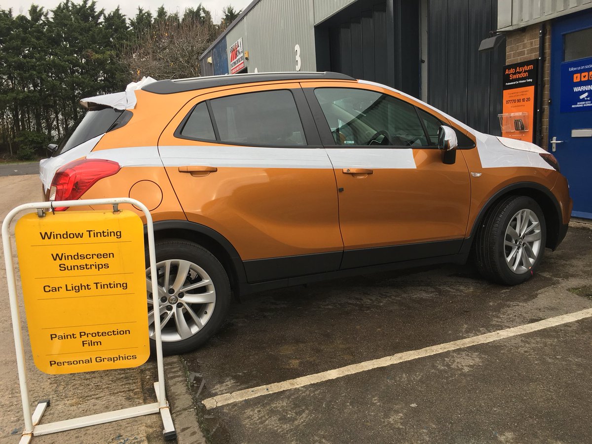 AutoAsylumWilts's tweet photo. As you can see this Vauxhall Mokka is straight off the delivery truck 😉 #newcar We fitted Carbon 18% Dark Smoke Premium Window Film to the rear 5 windows for @NowVauxhall #Swindon 
Professional Window Tinting at #autoasylumswindon #windowtinting https://t.co/KUCcNLaOkA
