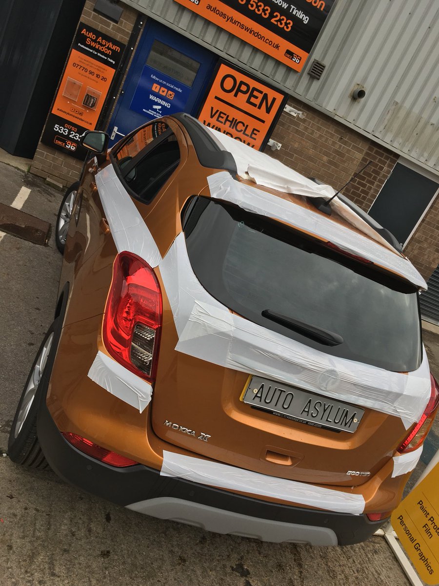 AutoAsylumWilts's tweet photo. As you can see this Vauxhall Mokka is straight off the delivery truck 😉 #newcar We fitted Carbon 18% Dark Smoke Premium Window Film to the rear 5 windows for @NowVauxhall #Swindon 
Professional Window Tinting at #autoasylumswindon #windowtinting https://t.co/KUCcNLaOkA