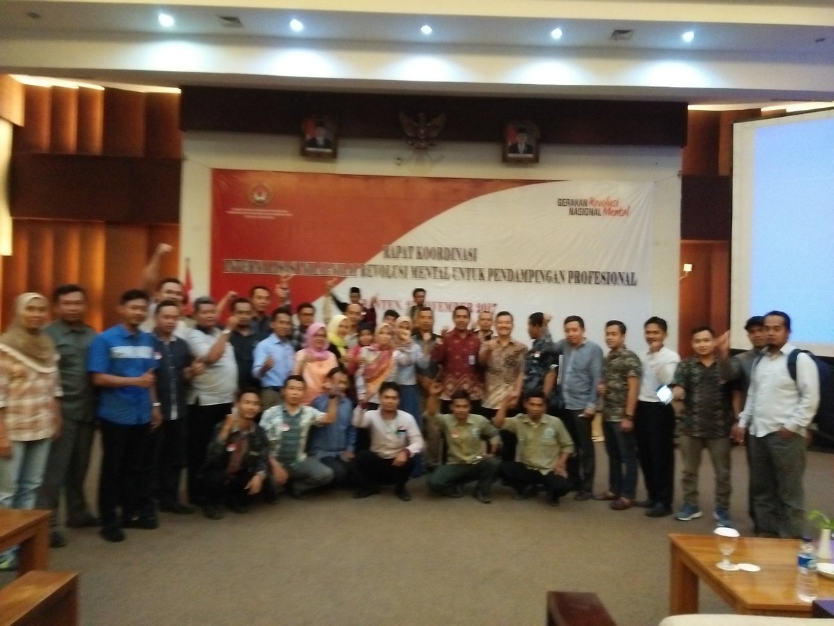 irawan_biham's tweet photo. #pendampingbanten 
Materi revolusi mental bagi pendamping desa https://t.co/pVs3jus3Uv