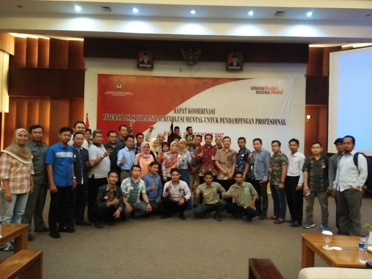 irawan_biham's tweet photo. #pendampingbanten 
Materi revolusi mental bagi pendamping desa https://t.co/pVs3jus3Uv
