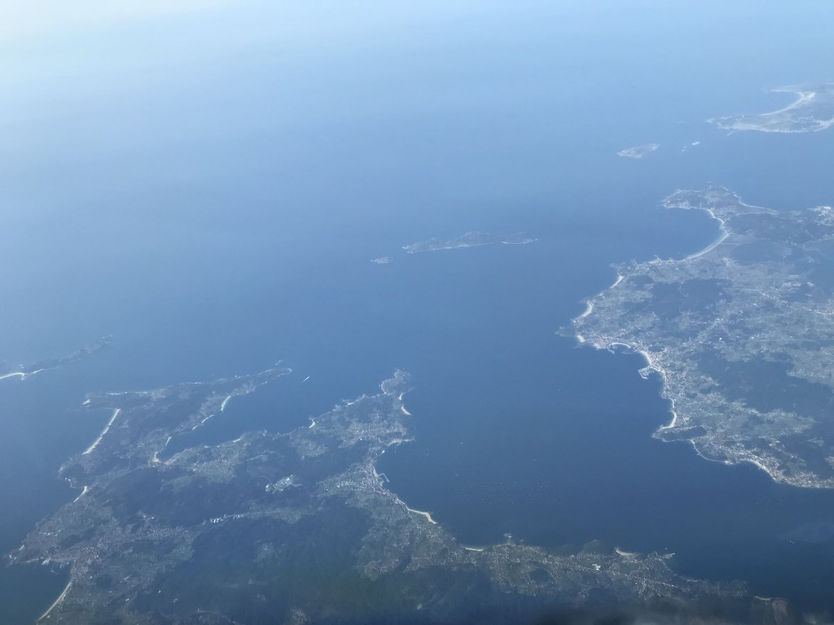 benfoxy123's tweet photo. Views of Portugal from above #Portugal #avgeek #pilotsview #pilotslife #viewsfromabove #viewfromtheoffice #TUIUK #B737 #FL380 https://t.co/AVbvkZ0XiW