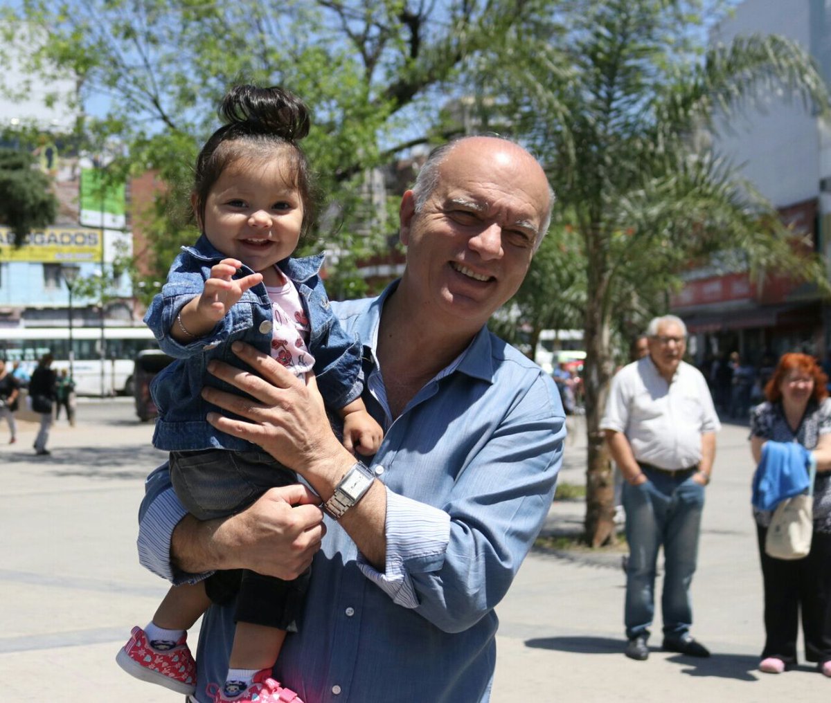 Nestorgrindetti's tweet photo. Recorrí junto a @diegokravetz y @drgustavosieli la Estación Saludable de Plaza Belgrano, donde los vecinos pueden atenderse con nuestro equipo de Salud. https://t.co/Ibza6S1A4M