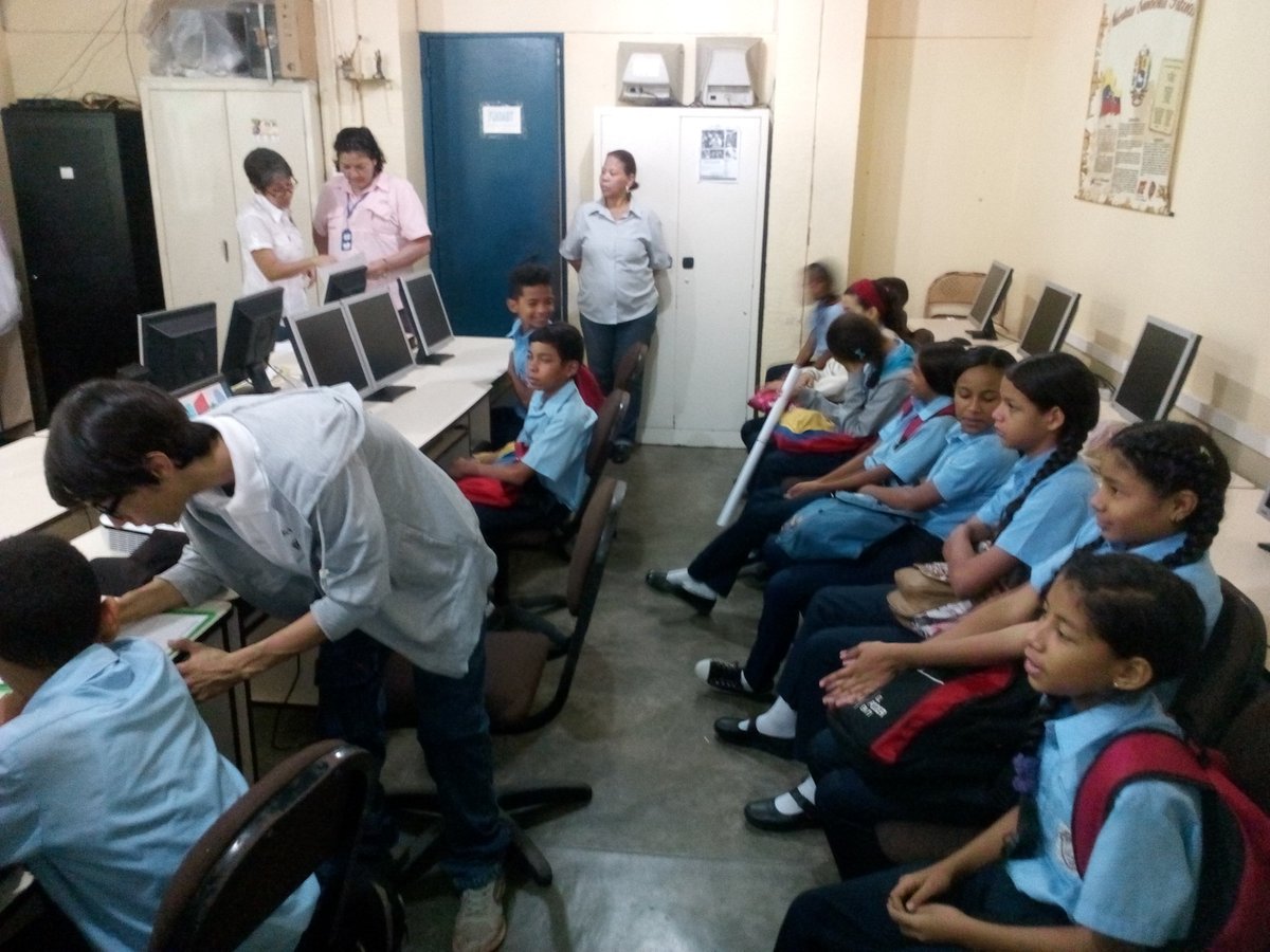 CBITColomine's tweet photo. .@CBITColomine Talleres  "Evita la Transmisión del #VIH. Protégete. Dirigido a estudiantes de 1ER Año secciones A,B,C y D en el Complejo Educativo Luis Alfredo Colomine. Los #cbit y #FormadoresTecnológicos siempre a la vanguardia. 
https://t.co/qgqJkLwhhL https://t.co/B8z9ILFpwZ