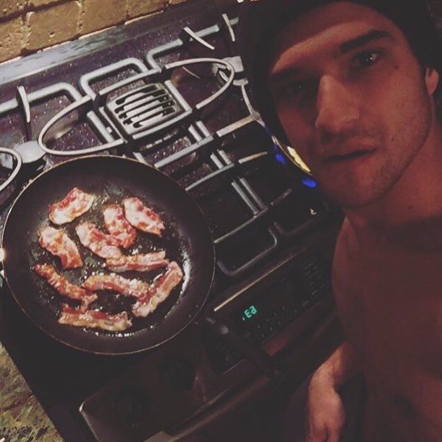 ทำไมเมจผมถึงเซลฟี่กับเบค่อนวะ 

 #NewProfilePic