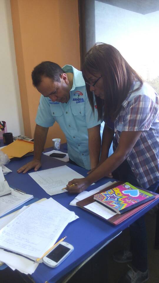 leoalvacabrera's tweet photo. Con compromiso, lealtad y alegría recibimos visita de inspección del Gob. @RMarcoTorres en la secretaría de educación, donde felicito al personal que día a día atiende a maestros y maestras de #AraguaPotencia https://t.co/XpVVtpAbqI