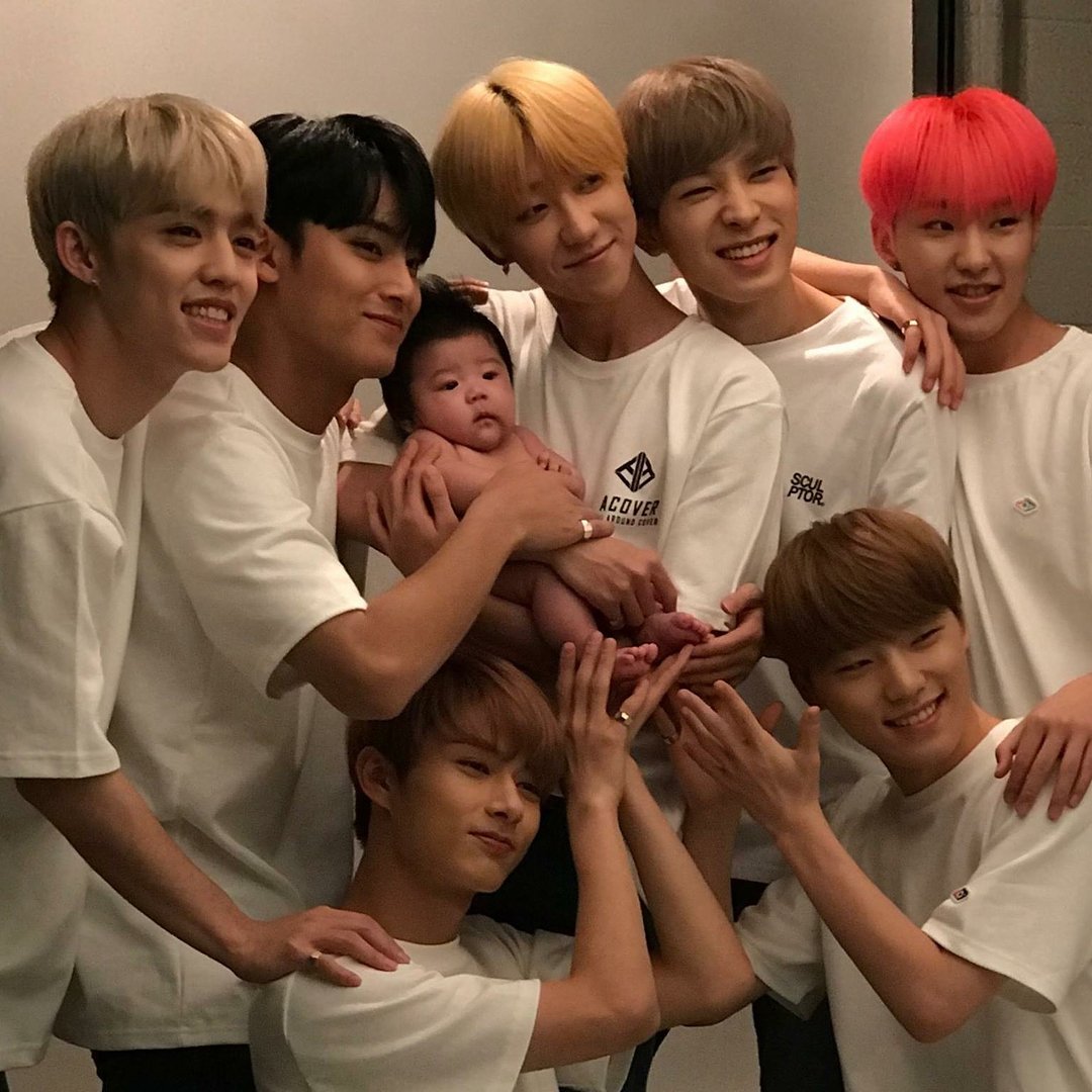 pledis17world's tweet photo. [IG] hellosws8814:
#LettersFromAngels behind the scenes 2
#
“I will donate!” 😀 Courtesy photo of #Scoups and #DK of Seventeen for  #JeongGihon. He told me that he wanted to help not only with a gifts but also babies who needed love... (Cont) https://t.co/HkBOGhFDZc https://t.co/aHwXMj3AXe