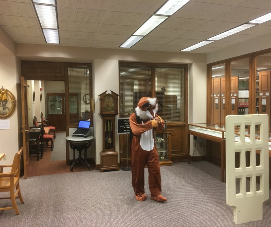 RollinsArchives's tweet photo. We know the Fox is ready for a break from all his hard work! Everyone, have a Happy Thanksgiving from #RollinsArchives! Holiday #OlinLibrary hours: https://t.co/P6BKRjs2o7 #RollinsCollege #RollinsLife https://t.co/FyMVKFxPIU