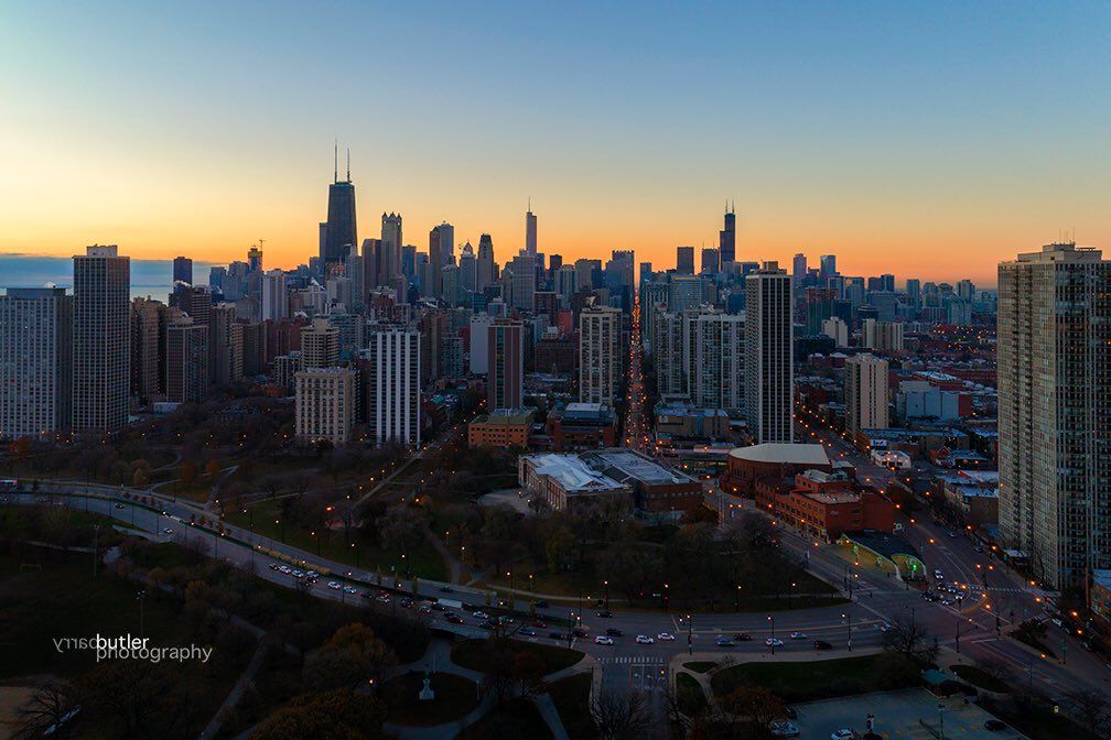 600LSDcondos's tweet photo. RT @barrybutler9  Thanksgiving Eve Sunrise in Chicago #chicago #ilwx #news #weather https://t.co/CAdwoQd38C