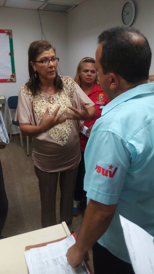 leoalvacabrera's tweet photo. Con compromiso, lealtad y alegría recibimos visita de inspección del Gob. @RMarcoTorres en la secretaría de educación, donde felicito al personal que día a día atiende a maestros y maestras de #AraguaPotencia https://t.co/XpVVtpAbqI