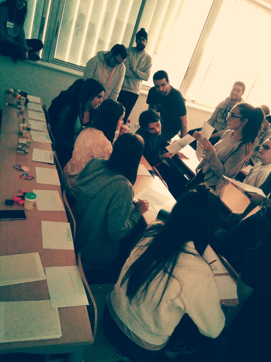 carescano's tweet photo. Los regalos de Froebel, historia de la educación artística impartida con creatividad por alumnxs docentes #edartes2017. https://t.co/piBFzw77rs
