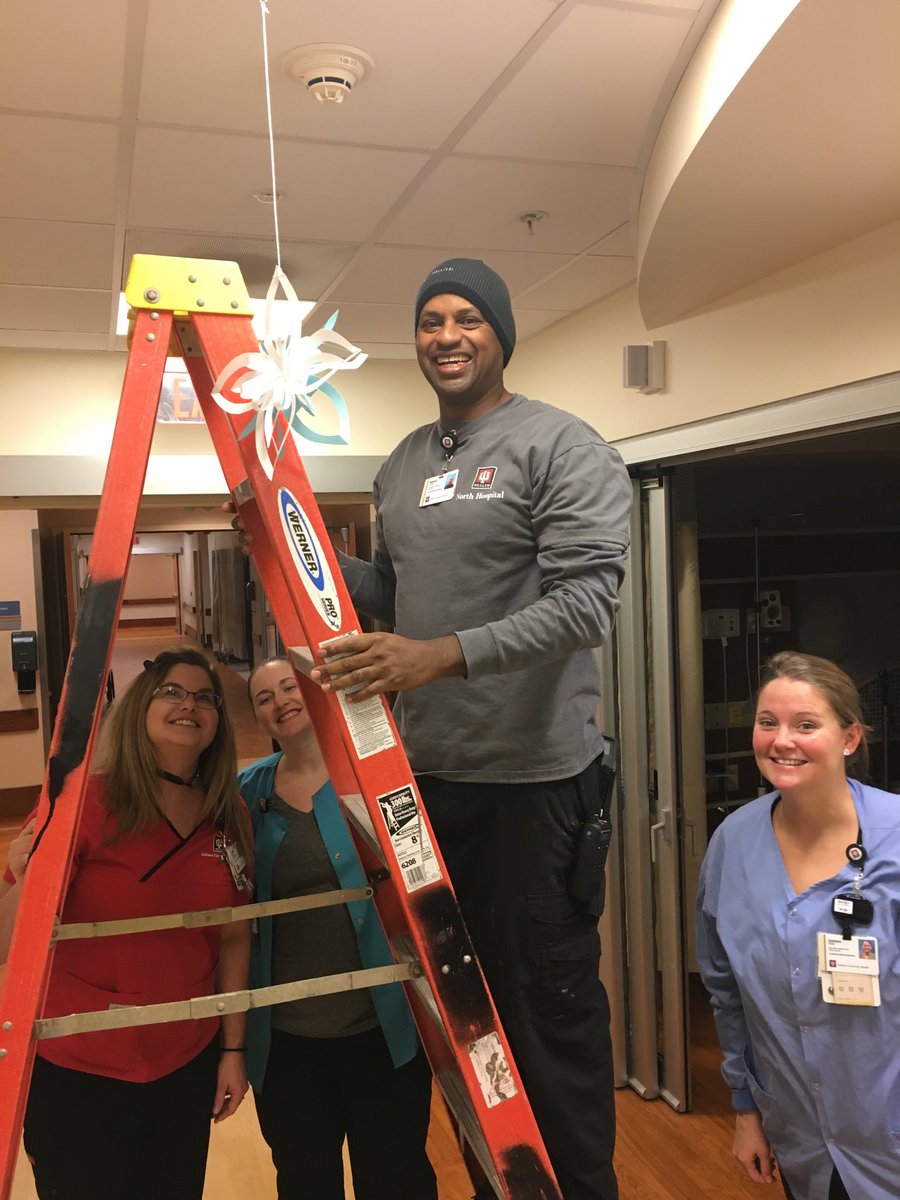 TerryHo91994348's tweet photo. Facilities helping the N obs staff decorate for the holidays! https://t.co/q3UHJpPYoh