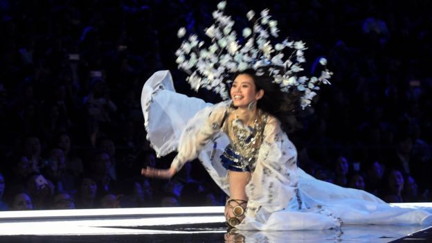 globaleze's tweet photo. @victoriasecret launch in #China goes off with plenty of hitches but also huge success generating 1.1bn social mentions. Xi Mengyao's fall was the most talked about. 

https://t.co/NRAeN8xD0I https://t.co/xrjJHlrPtm