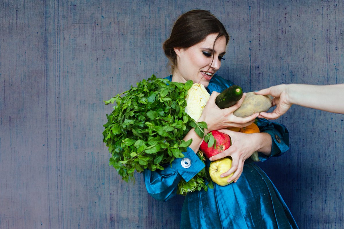 Alweer tijd voor nog een première! Sien Vanmaele speelt vanavond voor het eerst 'Witlof from Syria' in the Big Building. Een zintuigelijke reis met granaatappels, za’atar, savooikool en kanaries. Tickets: bit.ly/2yDBdbZ