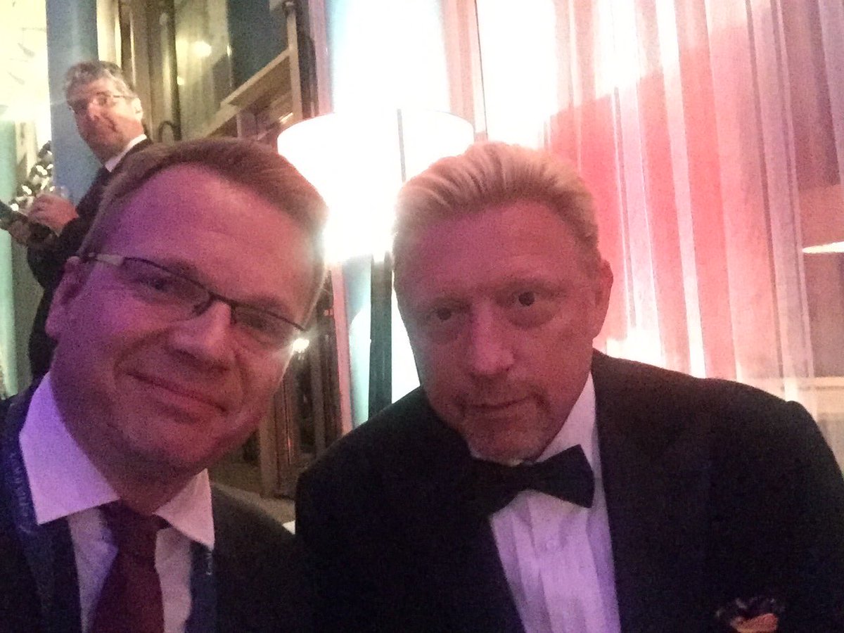 MartinVolkmar's tweet photo. Herzlichen Glückwunsch, @TheBorisBecker! Bleibt trotz allem eines der Idole meiner Jugend 👍👏🍾. Carry on! #Becker50 #borisbecker https://t.co/4m1obkUaH6
