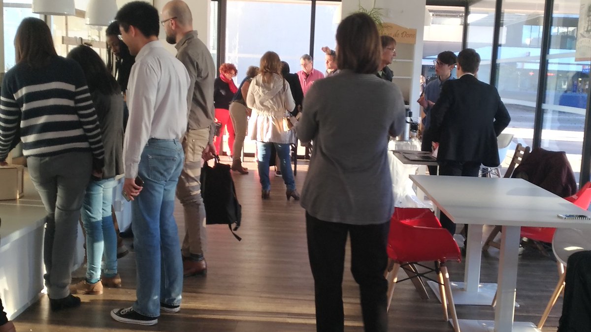 JessicaAwini's tweet photo. Mise en place des différents ateliers#MoisESS17 #CergyPontoise @UniversiteCergy @LabBoite @CergyPontoise95 https://t.co/wf9qziRooK