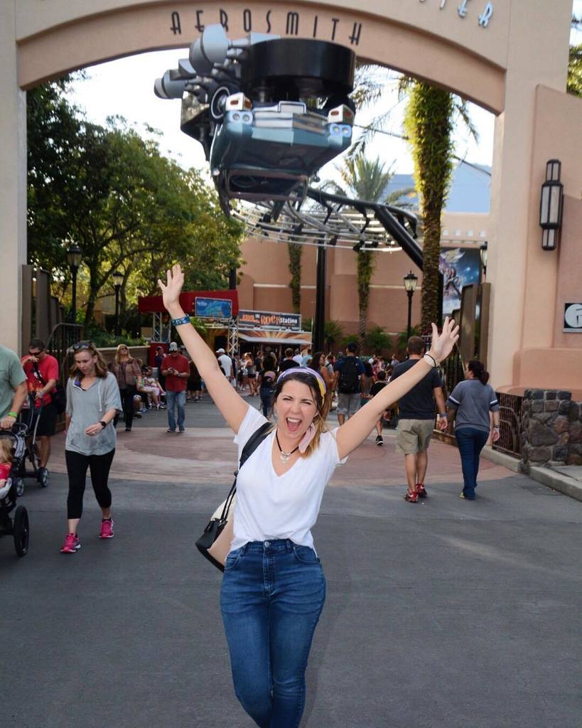 cecideviaje's tweet photo. Ceci, ¿te divertiste en la #rocknrollercoaster?
.
.
.
#CDVenDisney
_________________
#DisneyWorld #JuntosEnDisney #DisneyHolidays #disneyfan #orlando #viajar #travel #travelblogger #redargtb #travelpics #travelvlogger #cecideviaje #viajera #turismo #travelgram #igtravel #ins… https://t.co/TqRfZtymMC