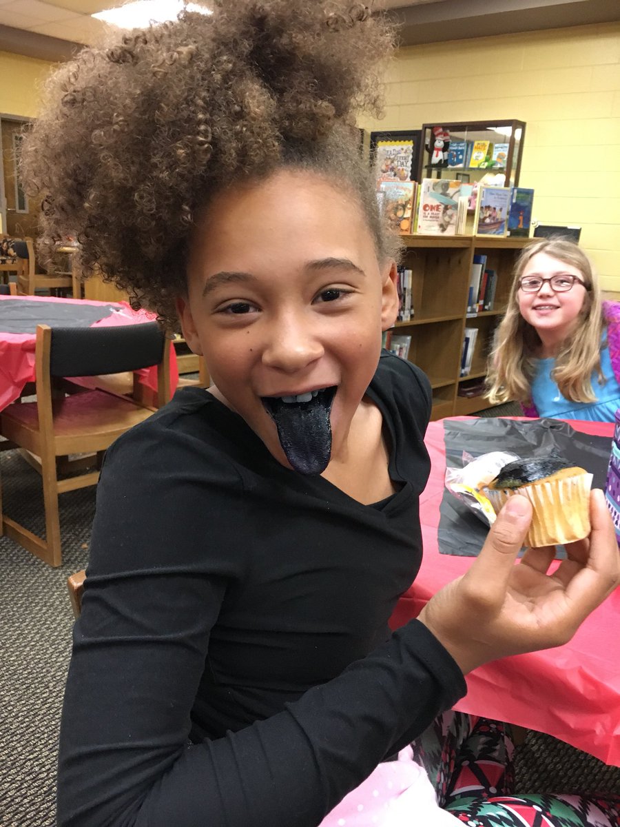 LBNELibrary's tweet photo. Celebrating our Carolina and Clemson readers! Proud of you all! #ReaderBees #lbne https://t.co/EKjkByaoQV