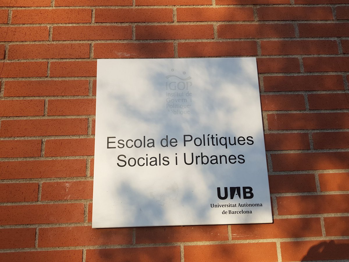 SEzquerra's tweet photo. Avui fem amb la Marta Rivera al Màster de Polítiques Socials i Acció Comunitària a @EscolaIGOP i @UVic-UCC #UdLl #UdG una classe nova sobre #Economies alternatives i de proximitat https://t.co/bA0ZcOBXPl