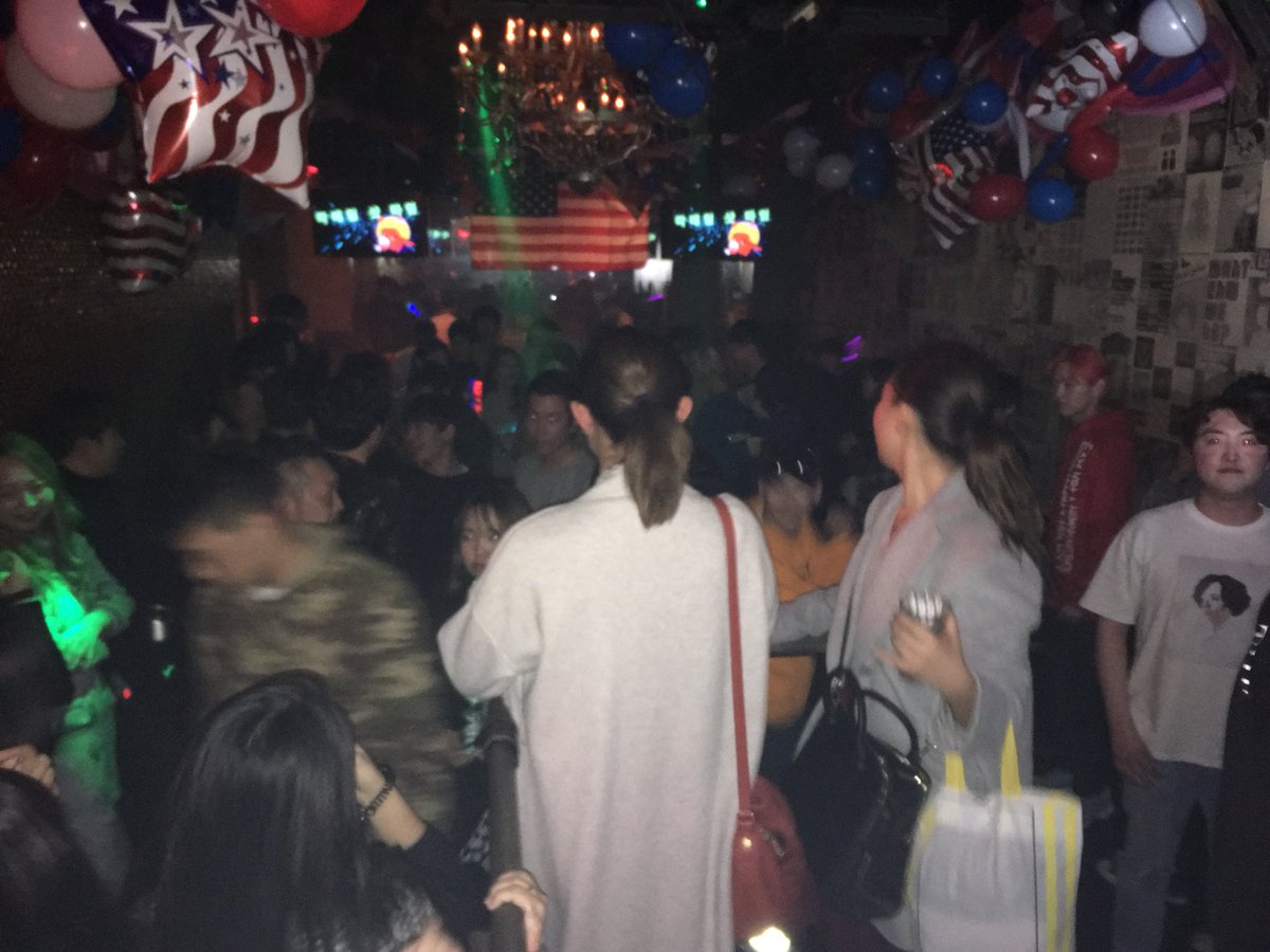 GLISTER_DJs's tweet photo. 結構早い時間に
多くの人がきてくださってます！！

at G3！
集合です〜！
まだまだ飛ばしますよ〜！ https://t.co/KG2xieqLyz