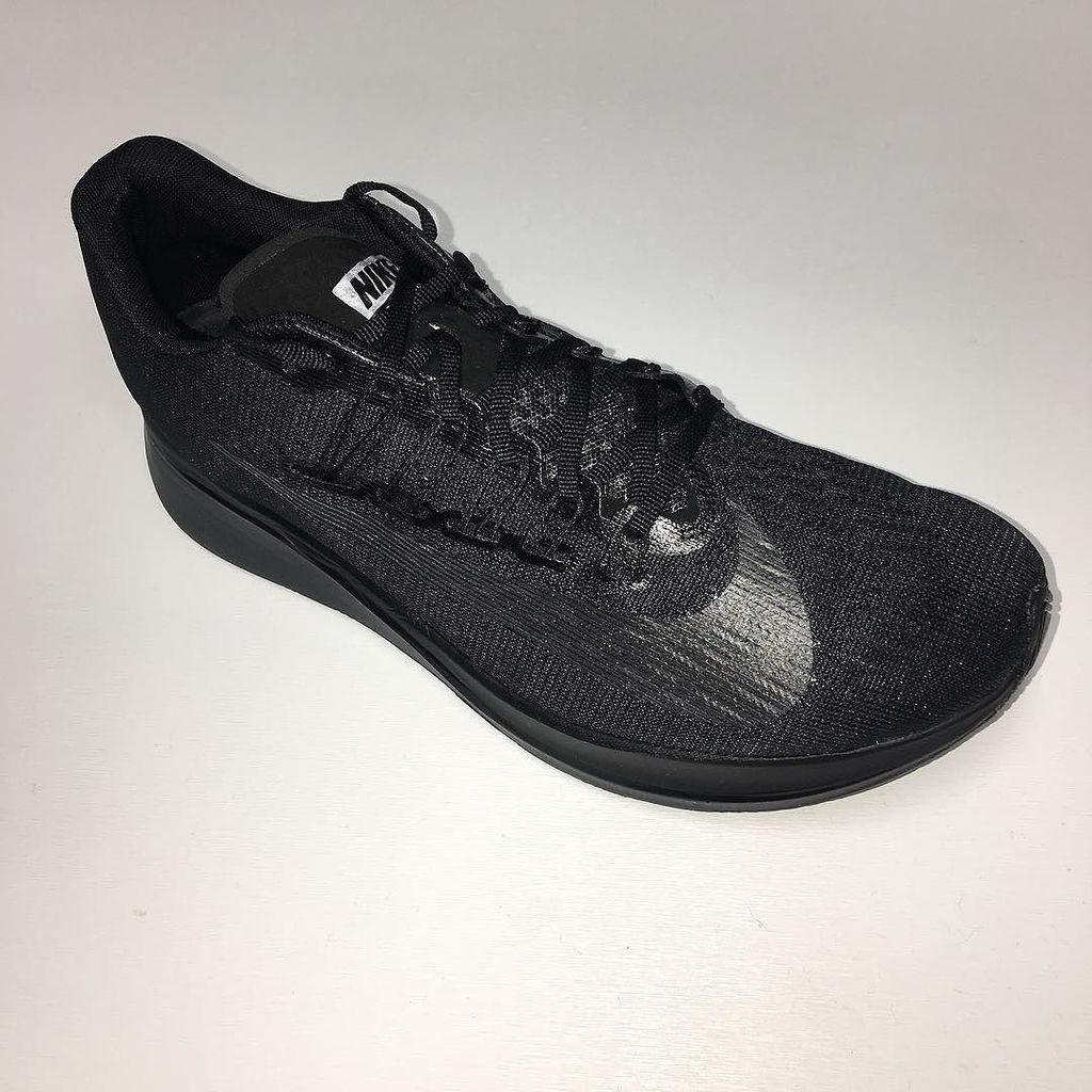 2ndSoleCanton's tweet photo. Zoom Fly Triple Black - Fly Under the radar #JustDoIt •
•
•
•
#SecondSole #runners #nike #black #stealth #Fly #swoosh #IloveMyNikes https://t.co/i2RSWH0PMa https://t.co/KWHHVWrMIp