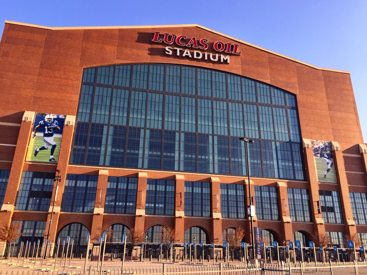 BenDavisFB's tweet photo. Great way to start a Wednesday! 150 guys flying around inside Lucas Oil Stadium, can’t practice any better than that! https://t.co/ZpnDqbDgZS