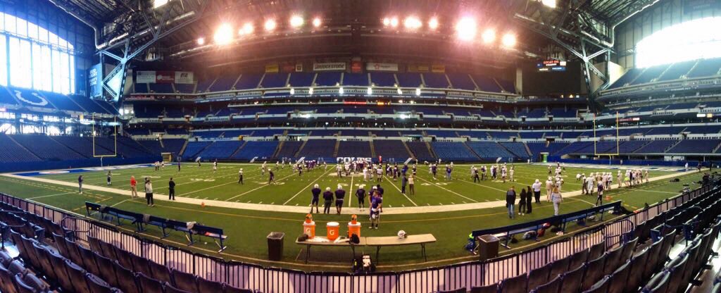 BenDavisFB's tweet photo. Great way to start a Wednesday! 150 guys flying around inside Lucas Oil Stadium, can’t practice any better than that! https://t.co/ZpnDqbDgZS