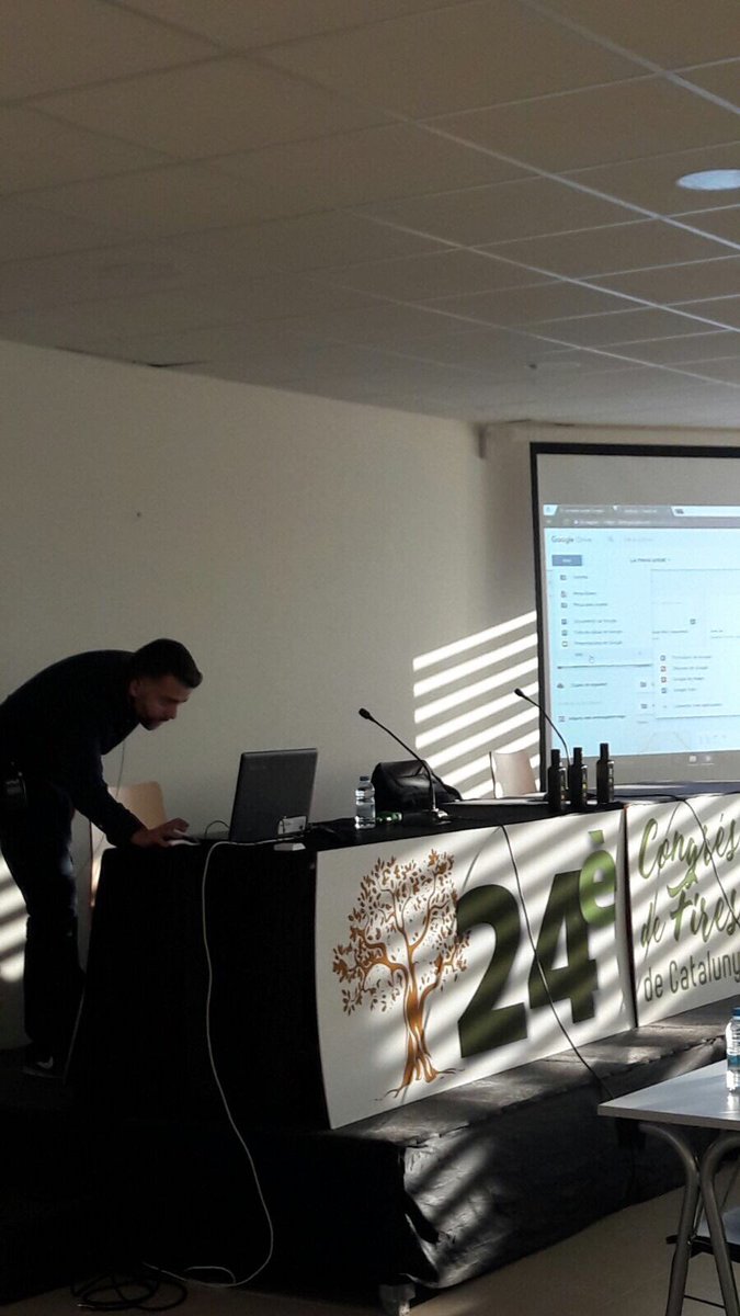 CeinaFormacio's tweet photo. El nostre team ja està al #24econgrésdefiresdeCatalunya Avui conferència de #RobertClapés 📈 “Eines d’enquesta a visitants. Tipologia d’enquestes i formularis” #aceinaformat 🎖 #LesBorgesBlanques #LesGarrigues #lleida https://t.co/o0g1ufzRh2