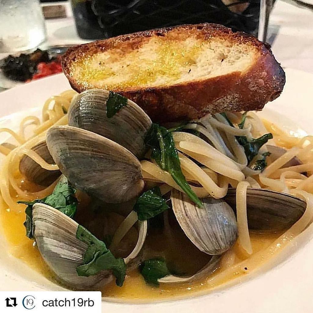 bearchicken1982's tweet photo. #Repost @catch19rb (@get_repost)
・・・
Pasta Special - #Linguini and Clams in a light white wine broth, topped with garlic and breadcrumbs #catchABite 
#nom #foodie #FoodPorn #foodlover #FoodStagram #BuzzFeed #foodpornshare #Photography #Catch #NJ #NY … https://t.co/1LW785QJUN https://t.co/VAw8ewasUo