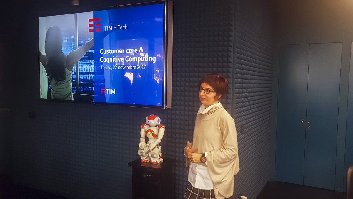 TIM_Official's tweet photo. La visita degli Open Labs di Torino inizia dalla Control Room, mostrandoci un Carnevale di Venezia data driven: dagli spostamenti dei visitatori all’ottimizzazione dei trasporti, si genera valore analizzando i dati. #TIMHiTech https://t.co/NGpslm9UL1
