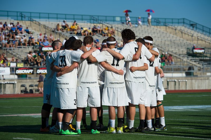 Ultiworld's tweet photo. Tuesday Tips: Five Top Priorities For College Captains, Presented By @SpinUltimate -> https://t.co/x3YVfa2Sy4 [Photo: @UltiPhotos]

**Comes with one bonus tip since it's Wednesday! https://t.co/JEX3ad2IzP