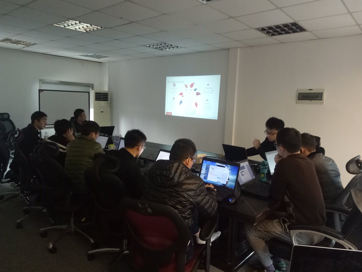 ChinaTongfu's tweet image. Tony from Oracle starting #OracleMCS training for Tongfu.